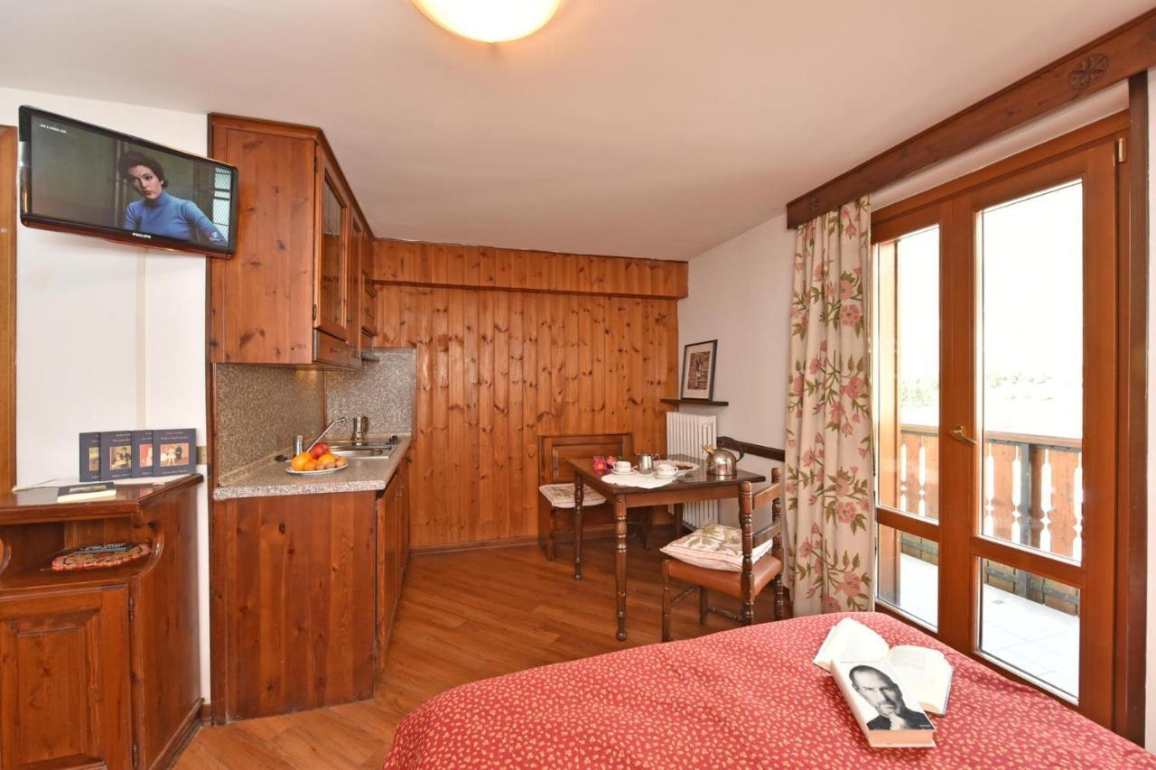 Residence Castelli Бройл-Червиня Екстериор снимка